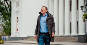 принять решение